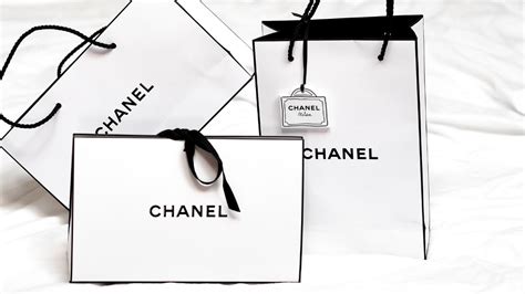 シャネル(CHANEL)の人気のノベルティ10選！もらう方法や買い .